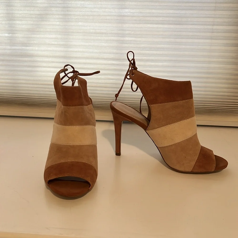 BCBGeneration Meirin Suede striped heels  size 8M / 38  brown cream tan